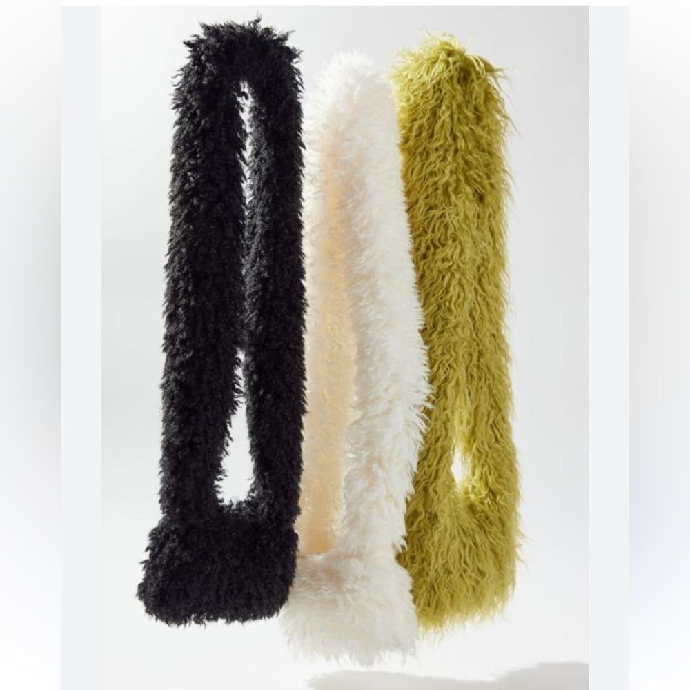 UO Urban Outfitters Cross Body Fluffy Crème color mini bag